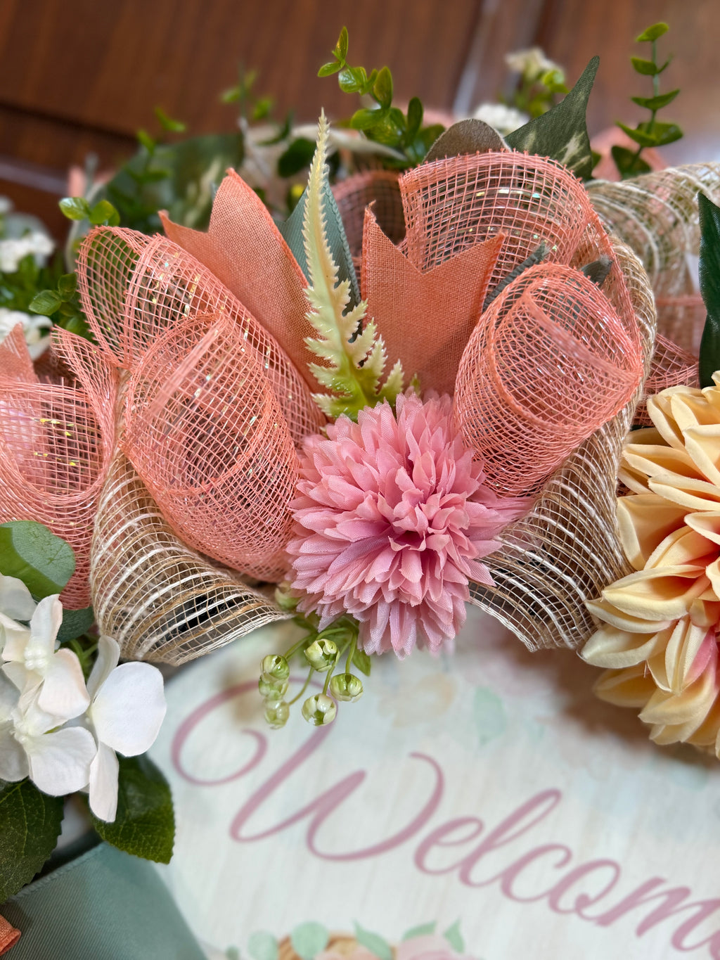 Peach Farmhouse Highland Cow Welcome Wreath – Spring Floral Front Door Decor with Rustic Mesh Bow