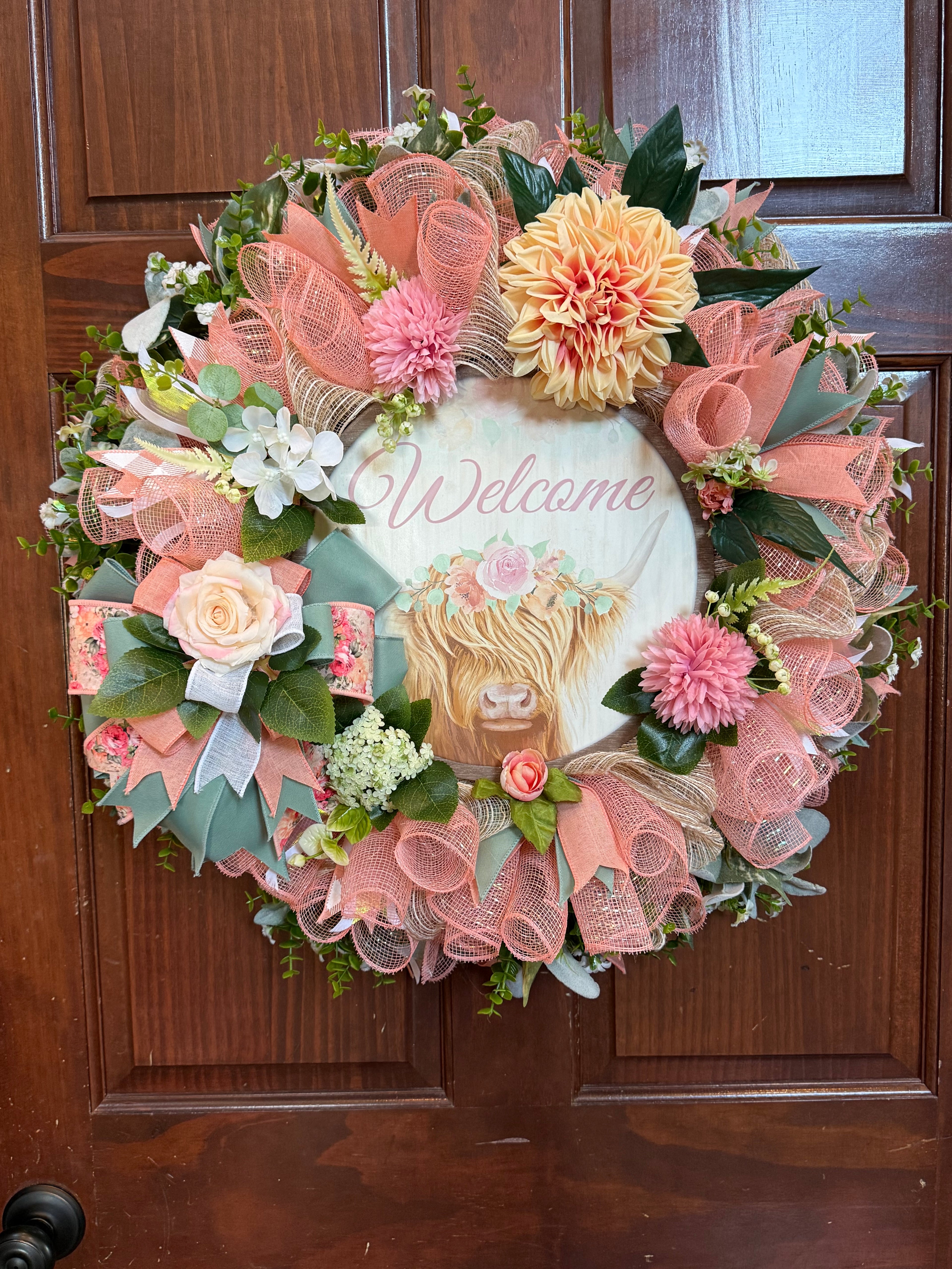 Peach Farmhouse Highland Cow Welcome Wreath – Spring Floral Front Door Decor with Rustic Mesh Bow