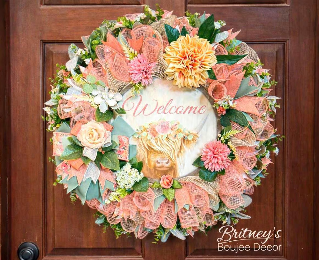 Peach Farmhouse Highland Cow Welcome Wreath – Spring Floral Front Door Decor with Rustic Mesh Bow